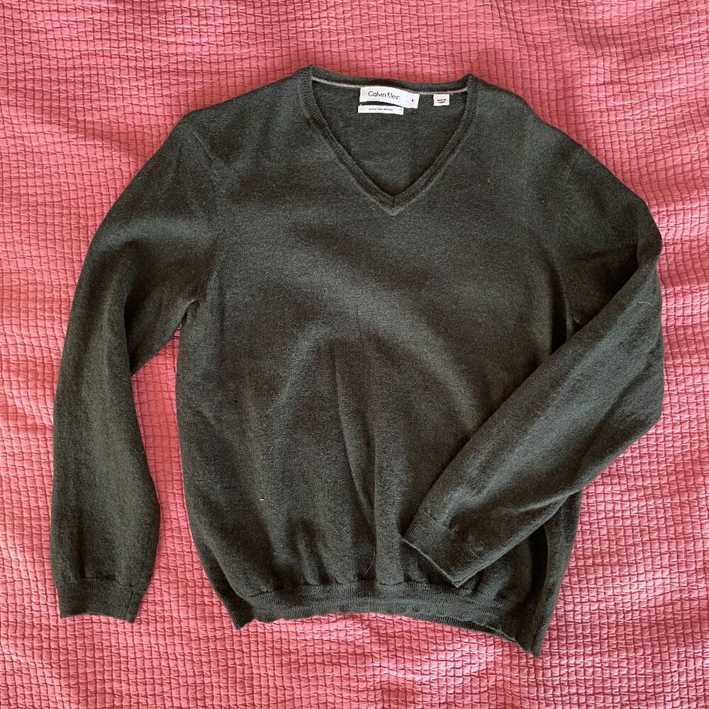 Calvin Klein 100% merino wool v-neck sweater - forest green - size small